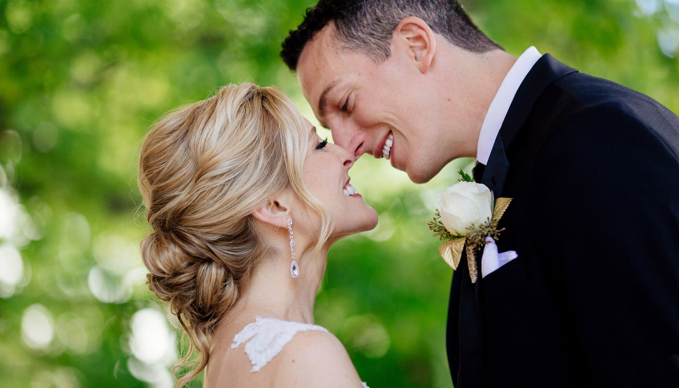 perfect-bridal-low-bun-on-blonde-bride